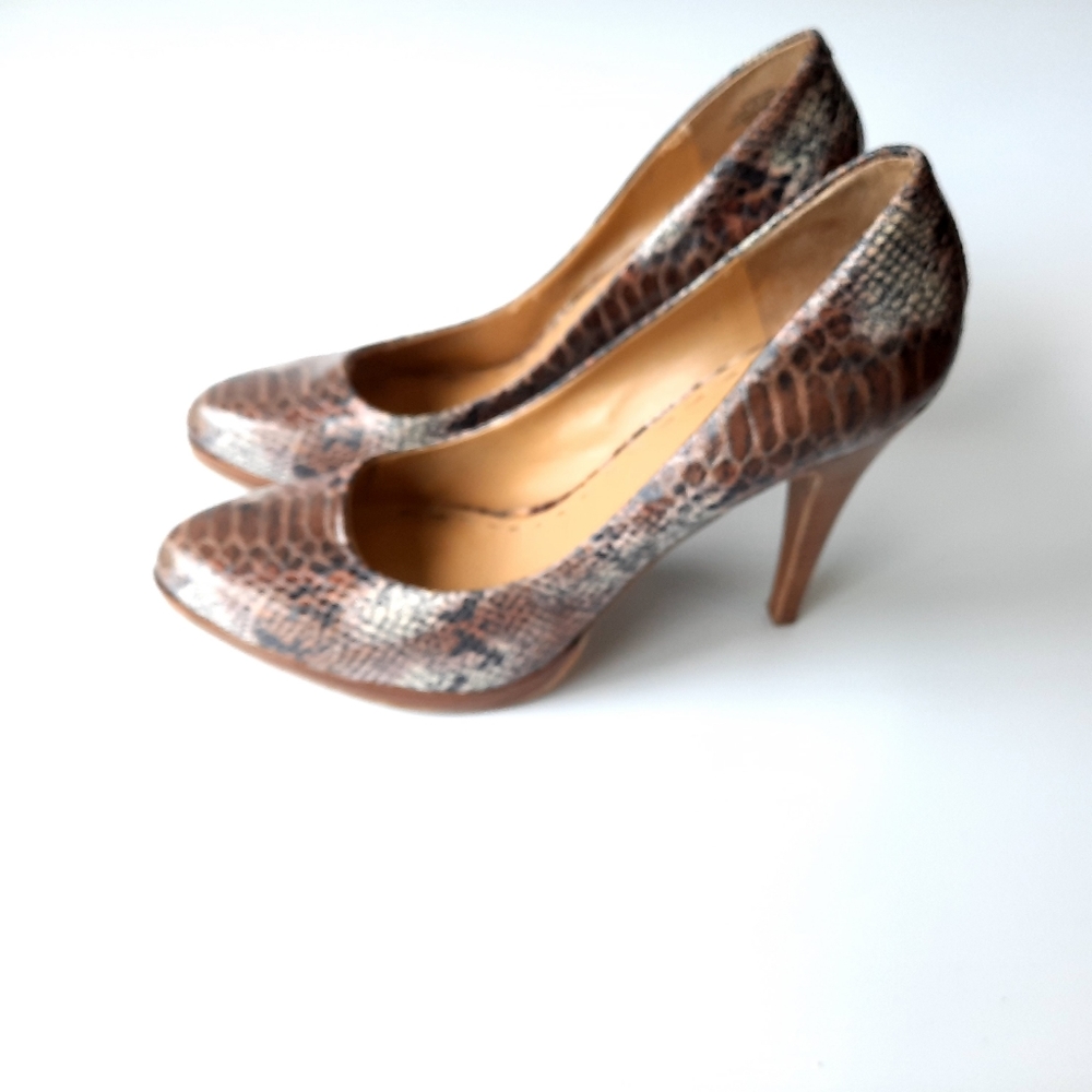 Nine West pre owned heels faux snake skin